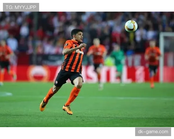 标准列日中场组织引领球队攻防转换，展现关键作用